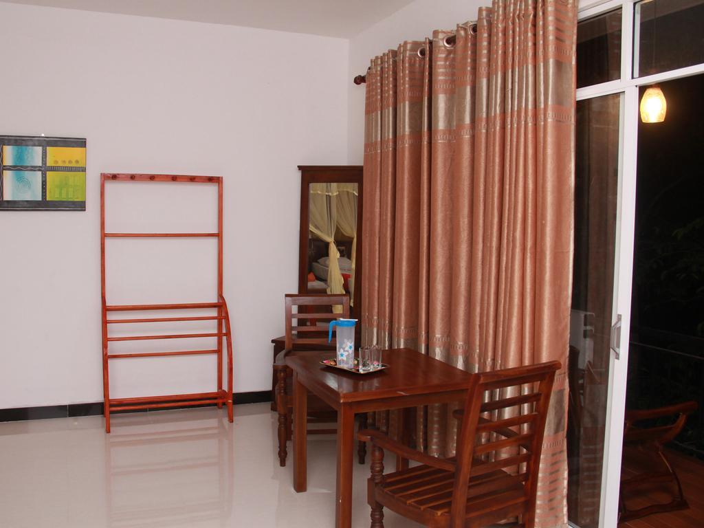 Hotel Sun Rest Mirissa à Banduramulla Extérieur photo