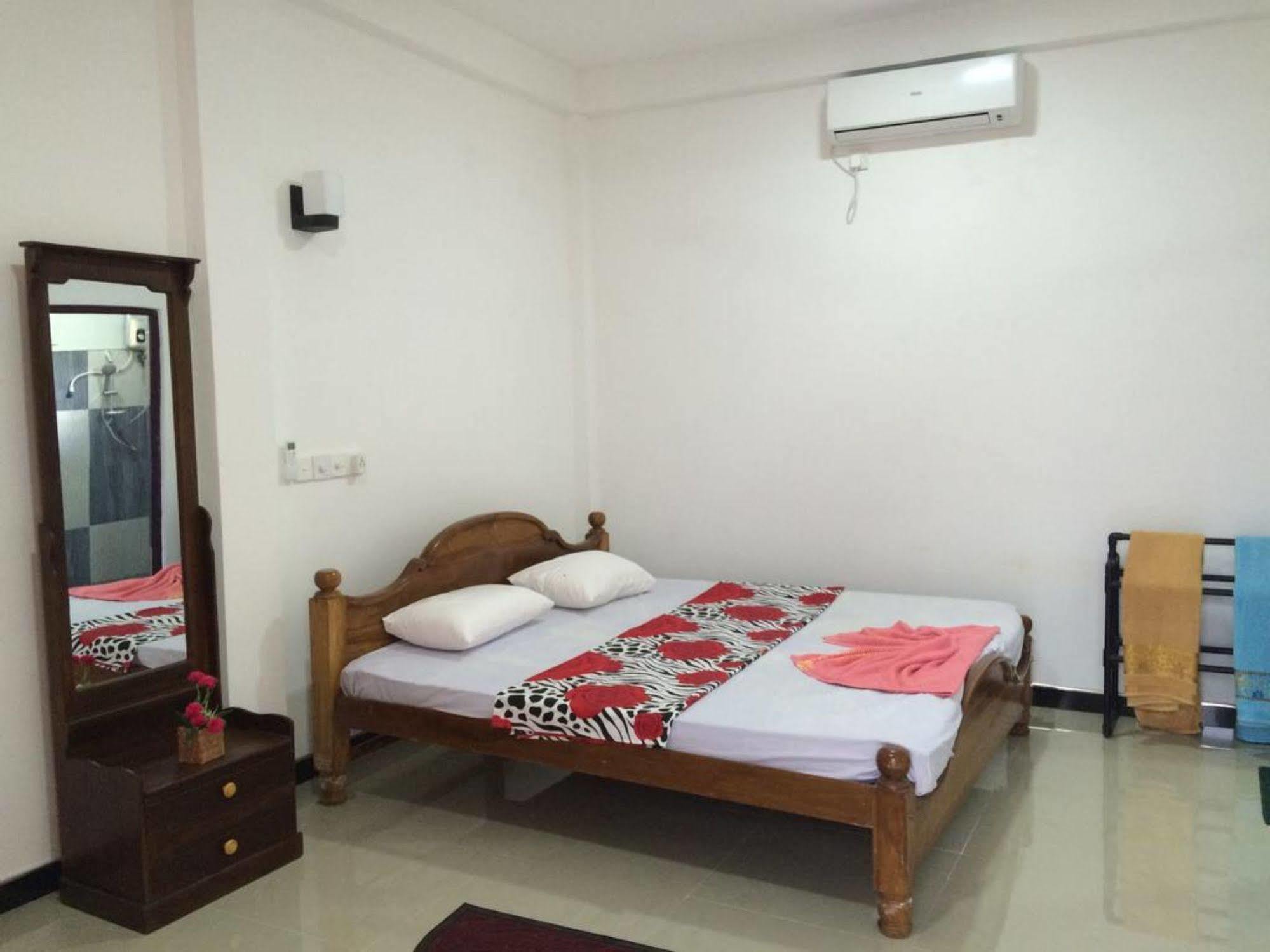 Hotel Sun Rest Mirissa à Banduramulla Extérieur photo