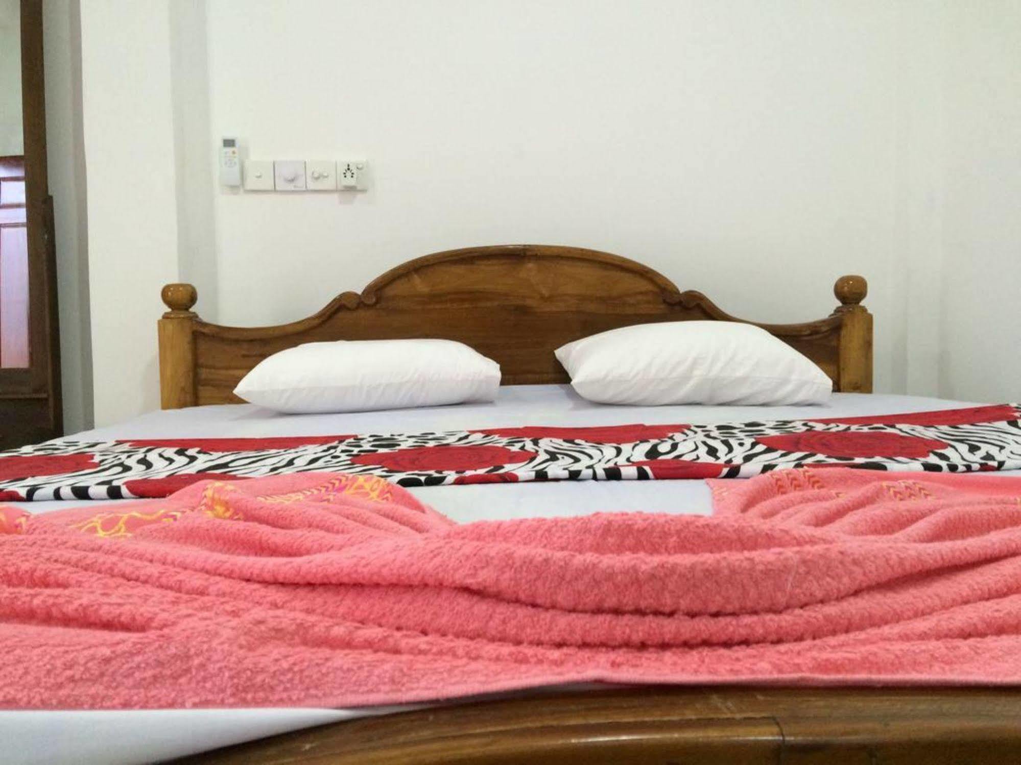 Hotel Sun Rest Mirissa à Banduramulla Extérieur photo