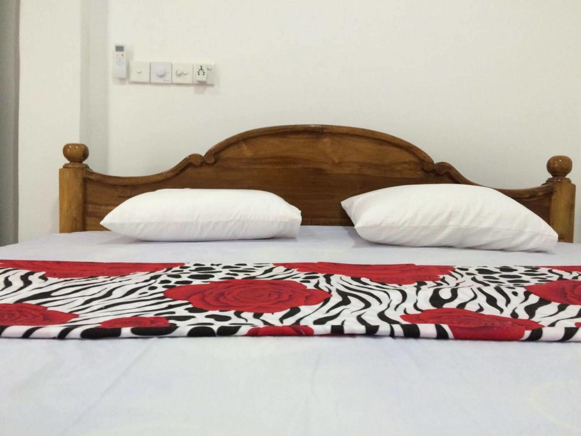 Hotel Sun Rest Mirissa à Banduramulla Extérieur photo
