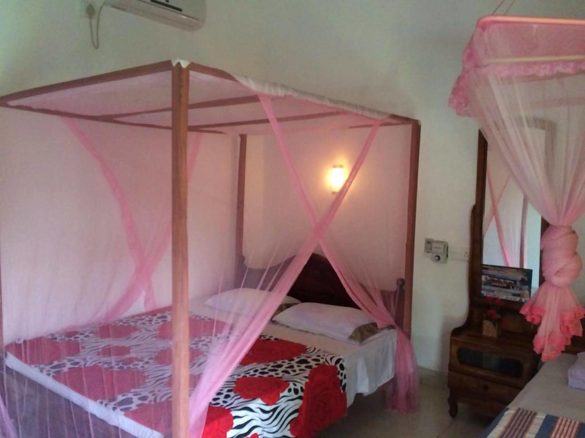 Hotel Sun Rest Mirissa à Banduramulla Extérieur photo